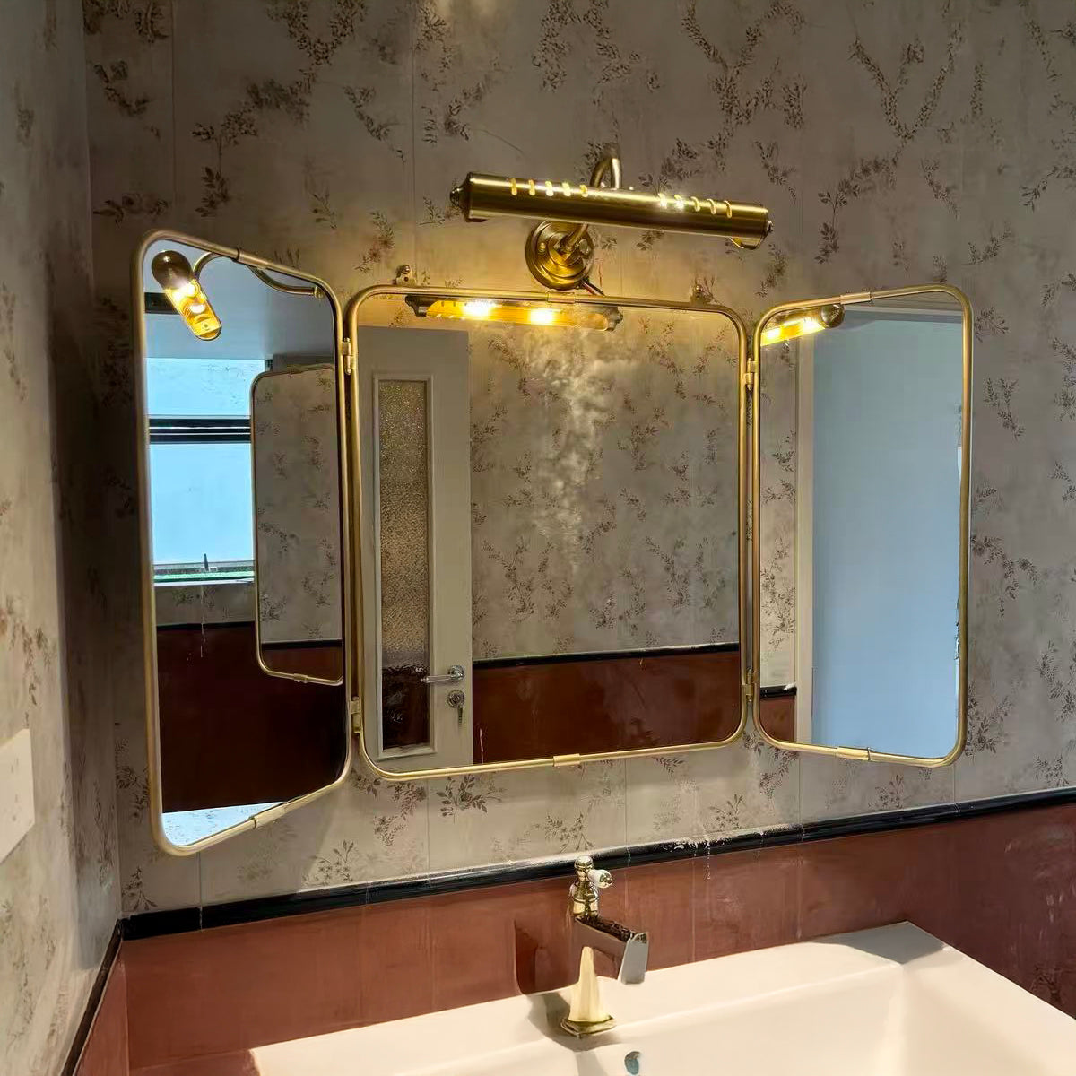 Sterling Retro Classic Wall Light - Vanity Or Artwork Wall Light