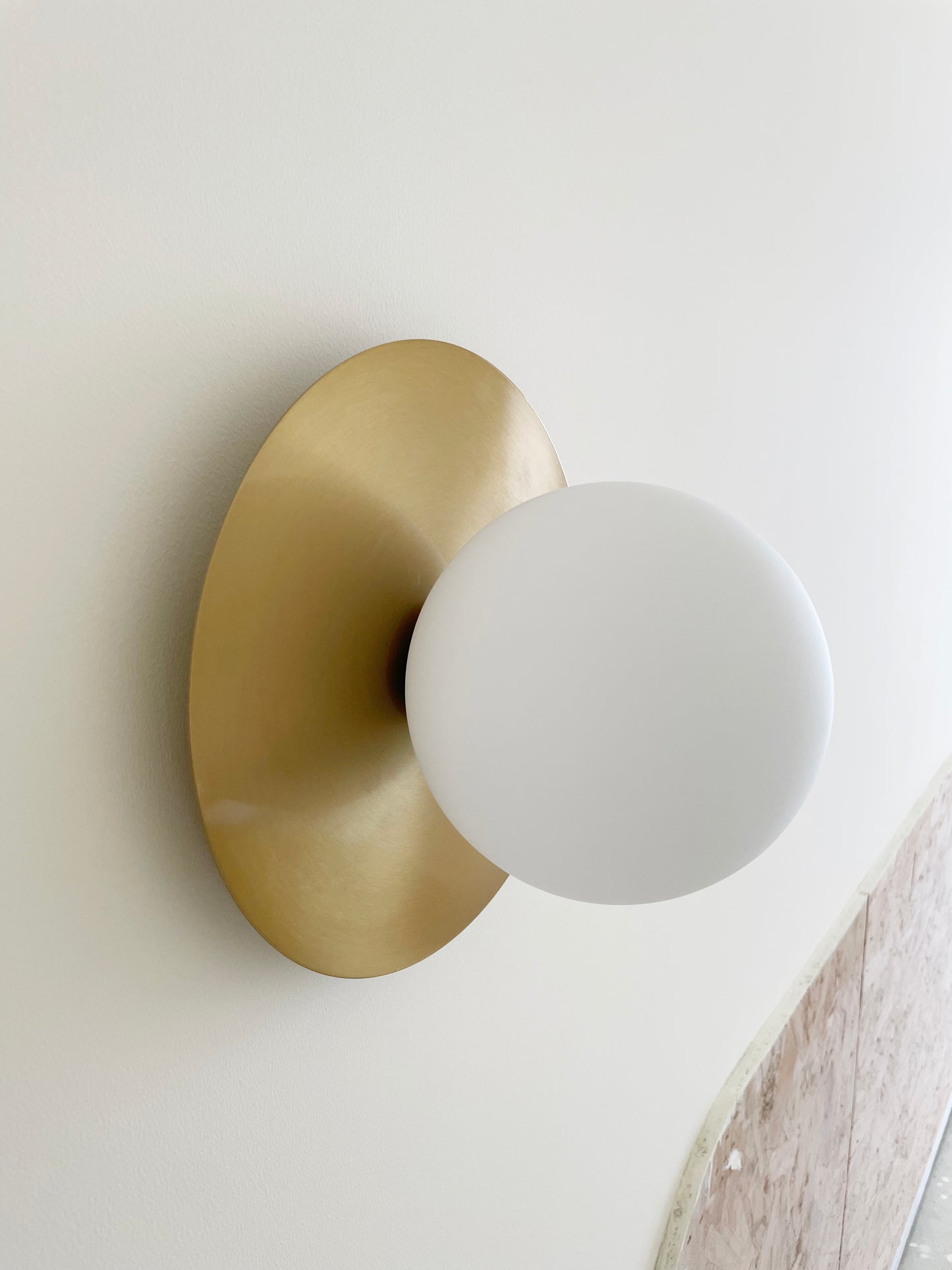 Rund Brass Plate Frosted Glass Mid Century Modern Wall Light / Ceiling Light