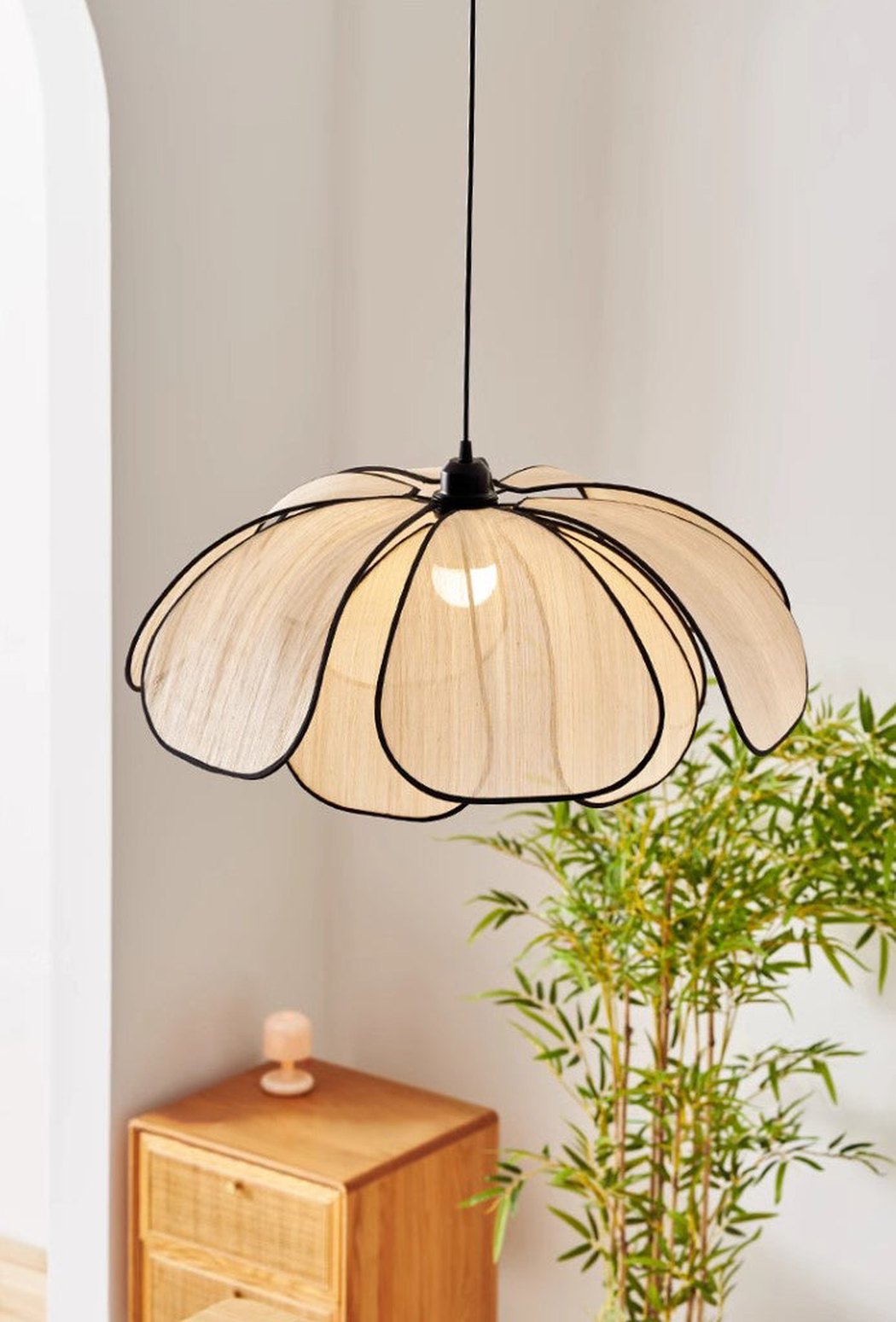 Lillian Mesh Hemp Petals Pendant Light