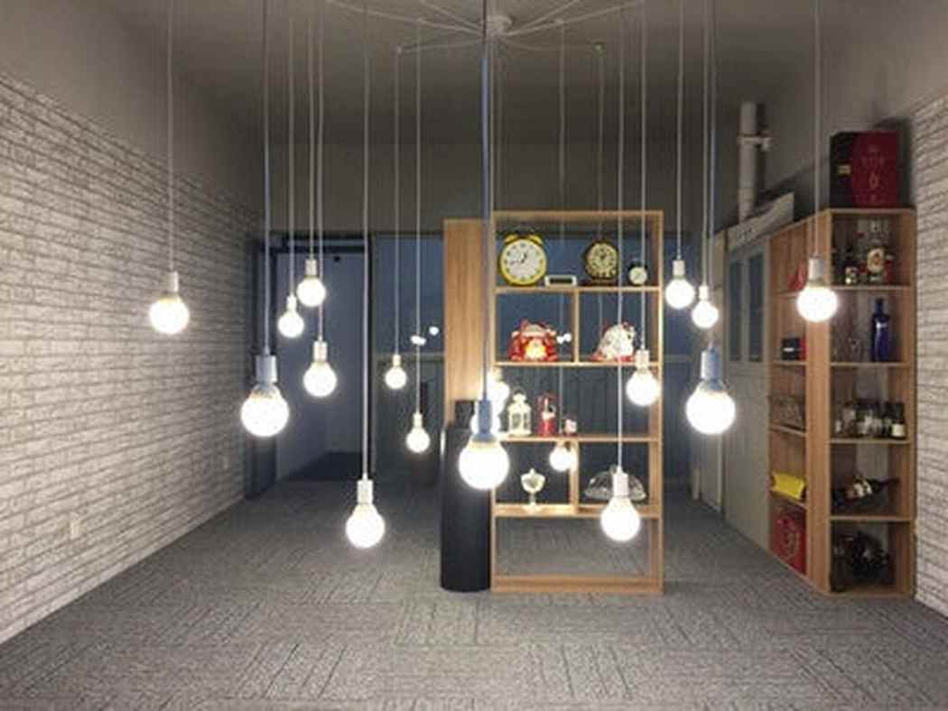 Multiple bulb cluster hanging ceiling lamp in white