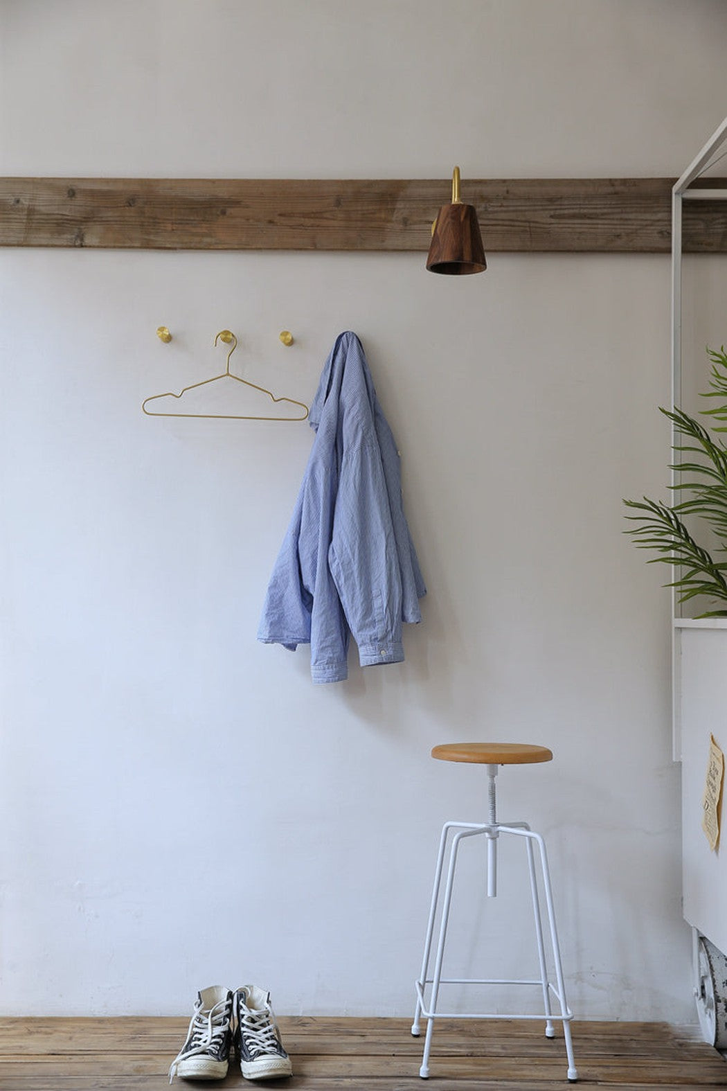 Oberon Wooden Shade Brass gooseneck arm Wall Light