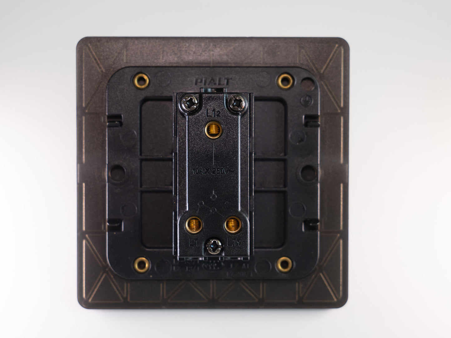 Paddington Knurled 1 gang single flip light switch - in black and brass