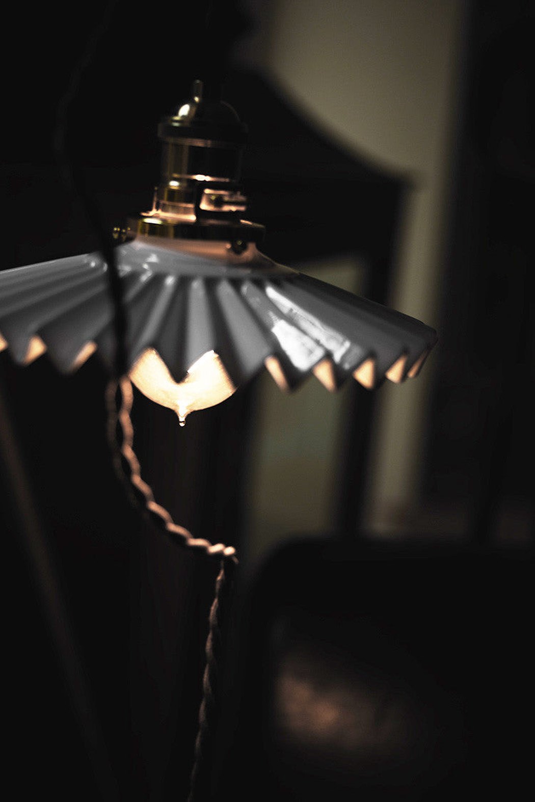 Ceramic Fluted Shade Brass Fitting Pendant Light