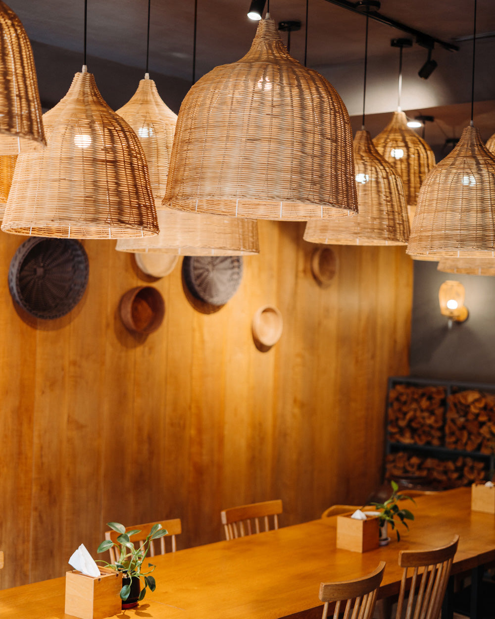 The quiet warmth of layered rattan straw lighting at Six shang retreat, Fujian