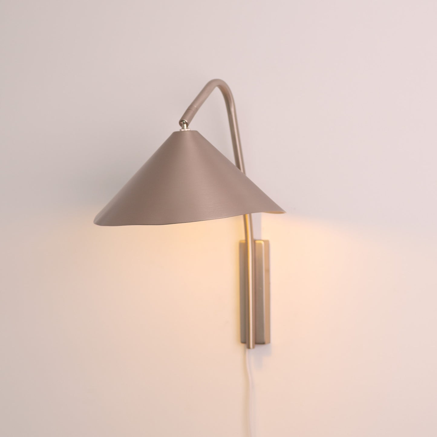 Arne Modern Scandinavian Minimalist Wall Light