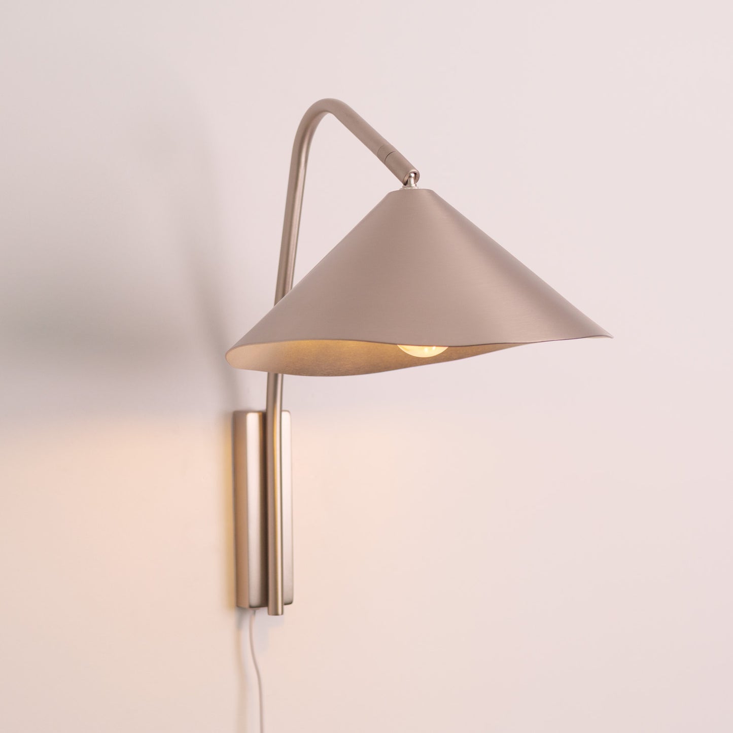 Arne Modern Scandinavian Minimalist Wall Light