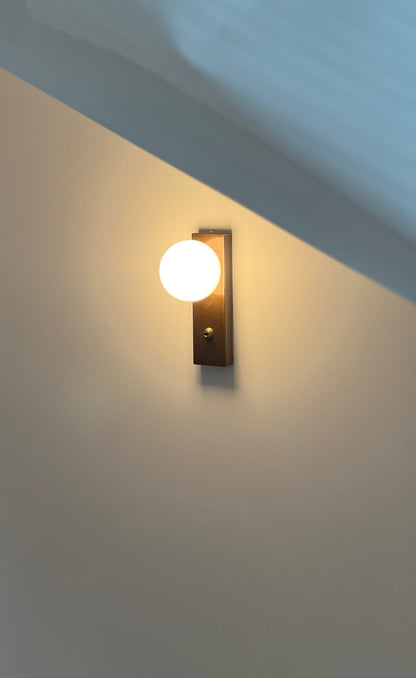 Oswald Bauhaus Minimalist Wall Light