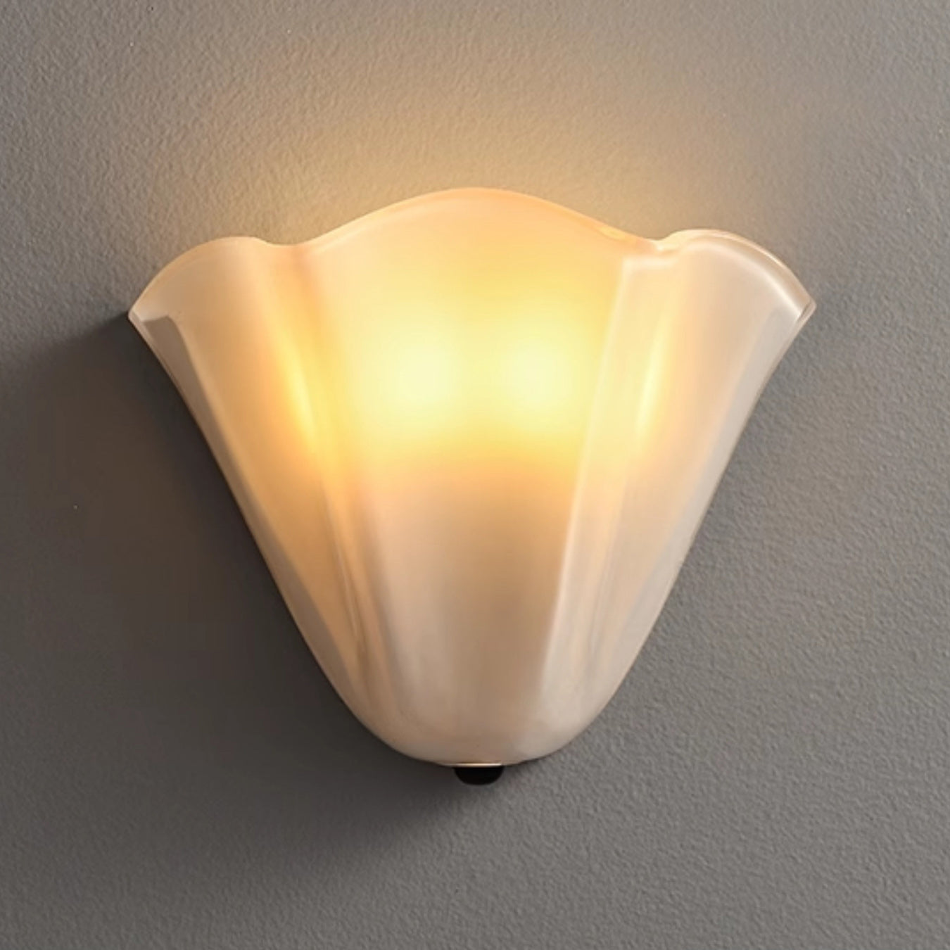 Valentine Glass Shade Classic Wall Light